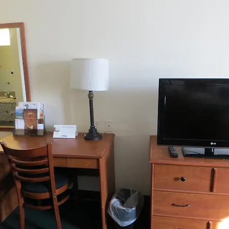 Travelodge By Wyndham Missouri Valley Room photo
