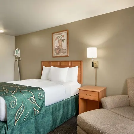 Travelodge By Wyndham Missouri Valley Exterior photo